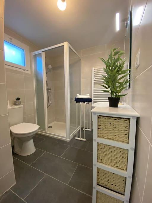 Maison De Charme - 4 Chambres - Courette & Parking Gratuit أميا المظهر الخارجي الصورة